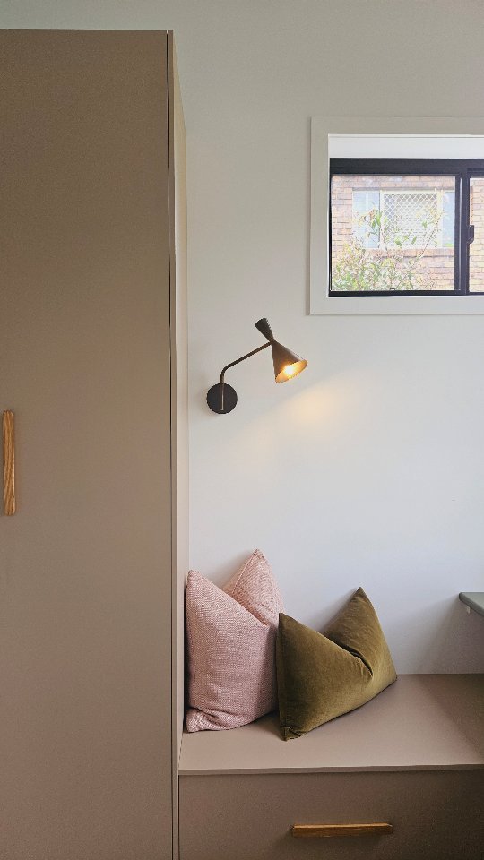 Backyard Office complete 🩷 

#interiordesign #exteriordesign #interiordesigner #design #officedesign #gardenroom #backyardoffice #sunshinecoastdesigner ood #interiorinspiration #sunshinecoastdesigner #residentialdesign #commercialdesign