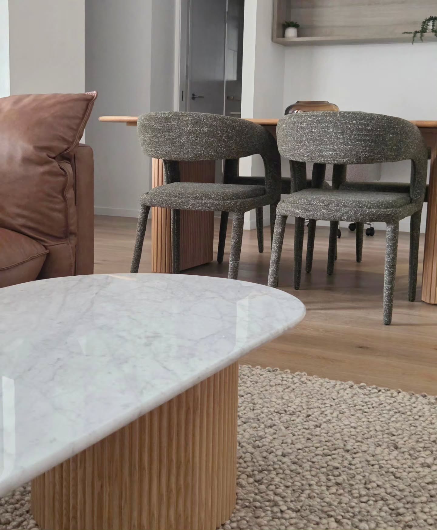 Natural materials, earthy palette, soft curves, and tactile layers.
Timber, marble, and textured fabrics come together to create a calm, grounded city retreat.
#interiordesign #apartmentdesign #livingroom #furniture #earthycolourpalette